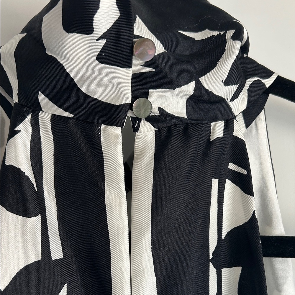 Theory Georgette Black and White Silk Printed Halter Top | M - Picture 5 of 7